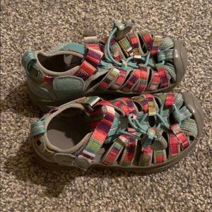 Toddler girls size 11 keen